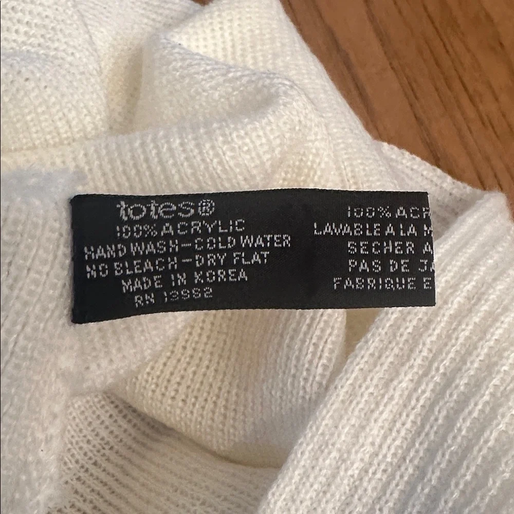 Totes White Acrylic Knit Scarf